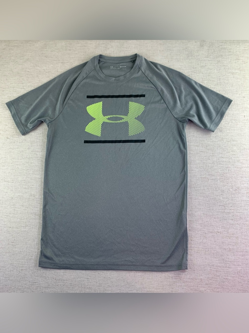 Under Armour Heatgear men's short sleeve performance t-shirt in gray logo